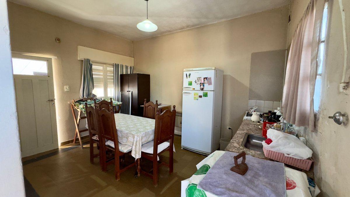 EN VENTA: OPORTUNIDAD INVERSIÓN: CASA + COCHERAS