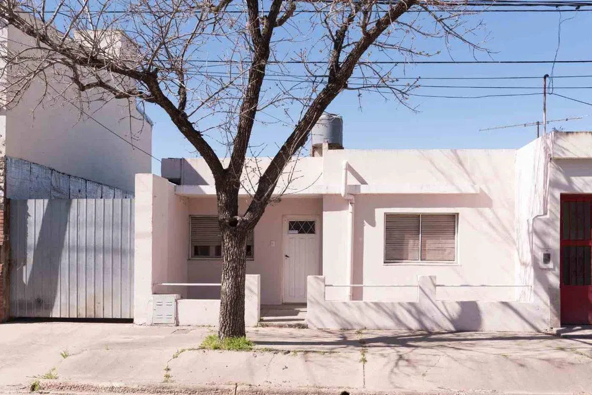 EN VENTA: OPORTUNIDAD INVERSIÓN: CASA + COCHERAS 3