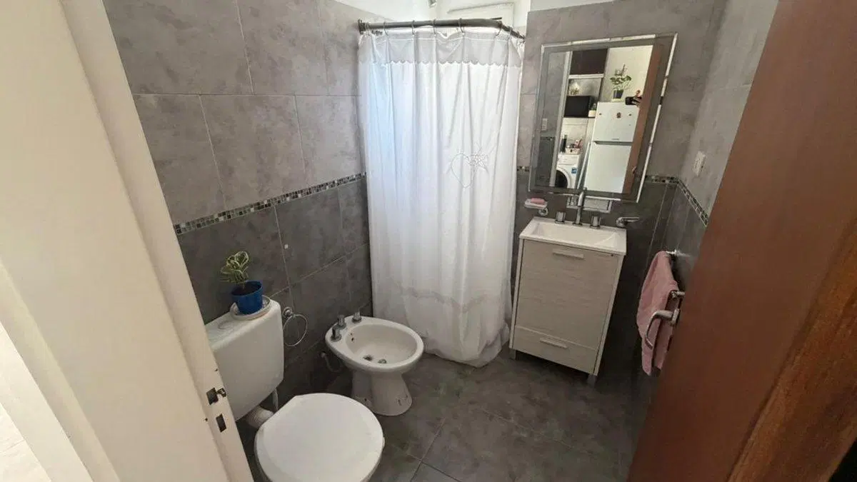 Se vende DEPTO PB zona Hospital Nuevo y Facultad 5