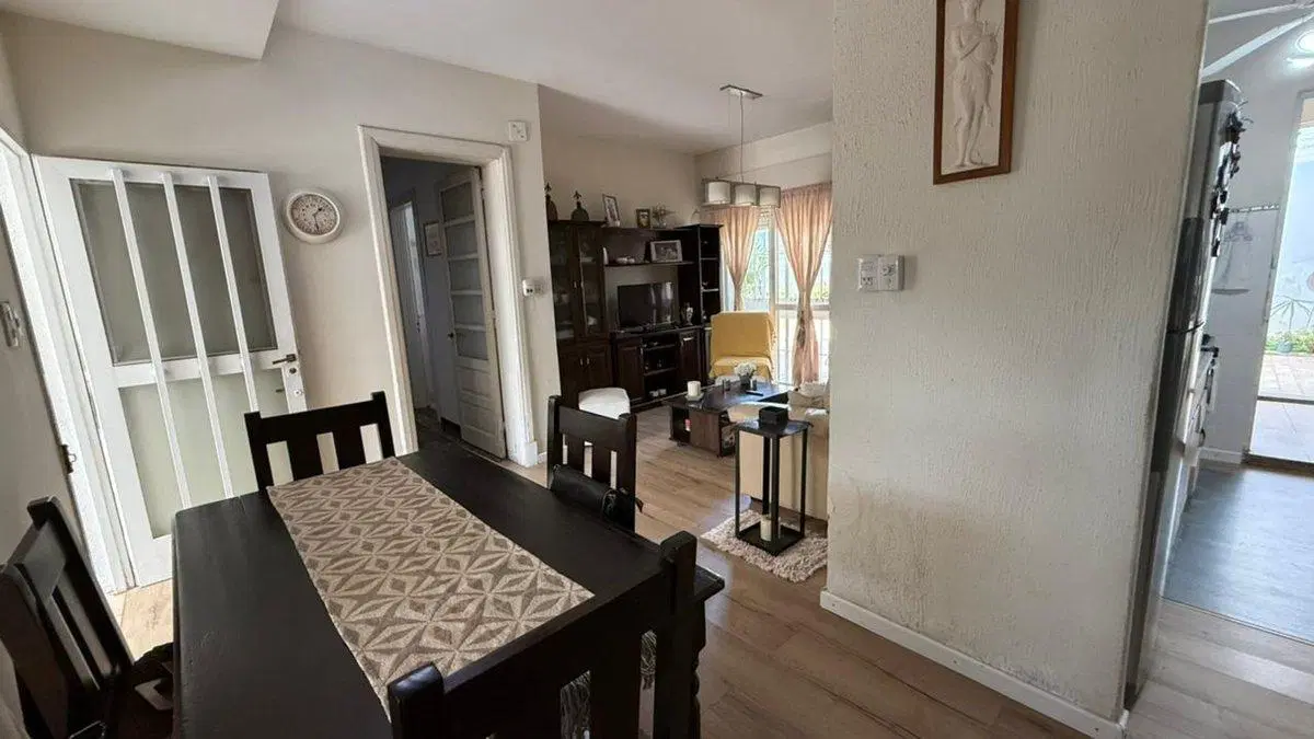 Se vende casa 2 dorm, exc. estado y ubicación 4