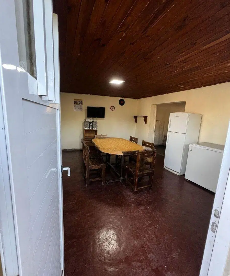 Casa + departamento sobre amplio lote 4