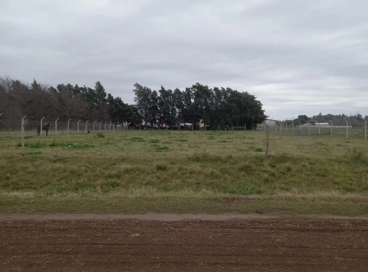 Se vende lote de 3590m2 en barrio el cruce 3