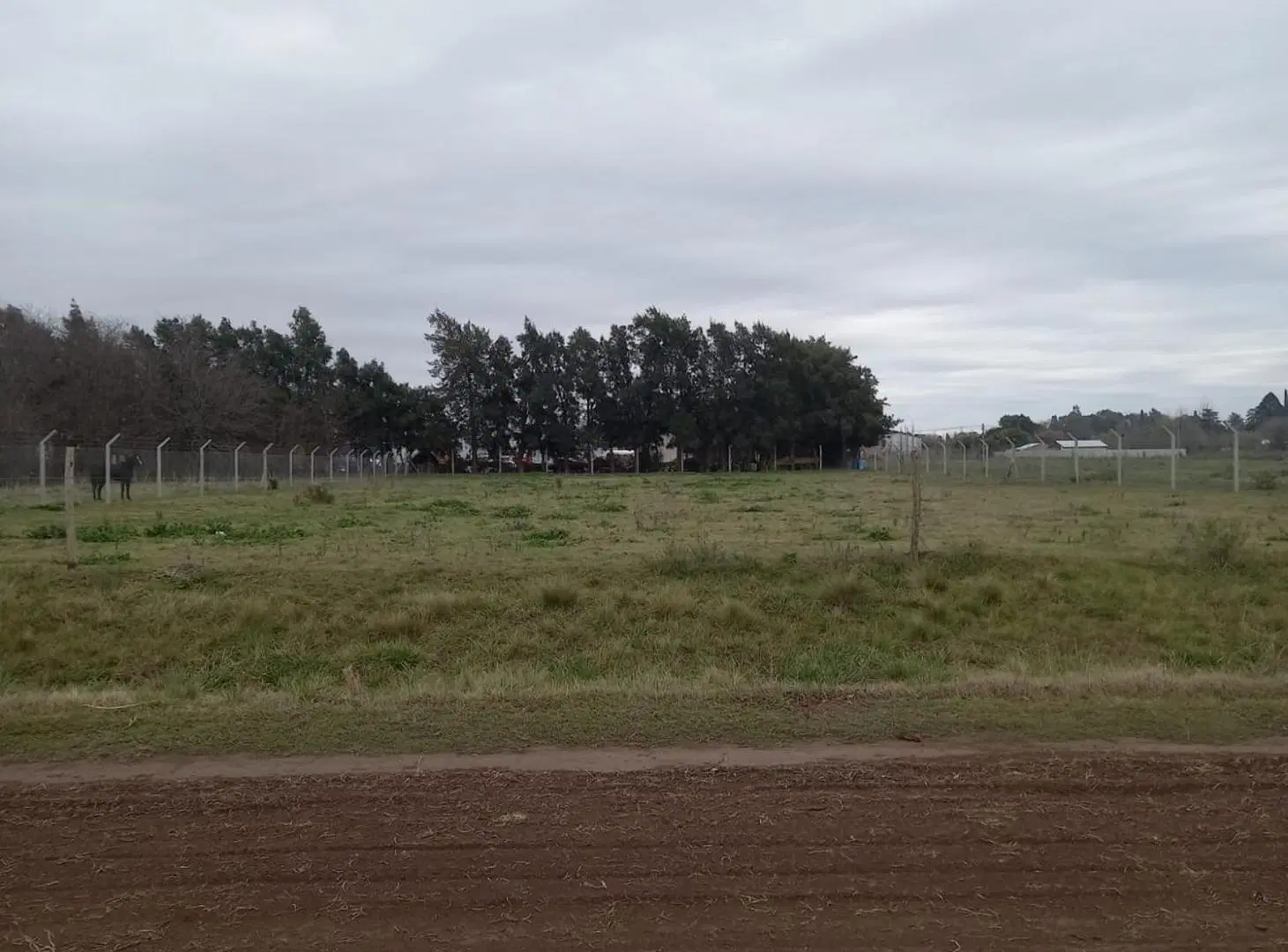 Se vende lote de 3590m2 en barrio el cruce 2