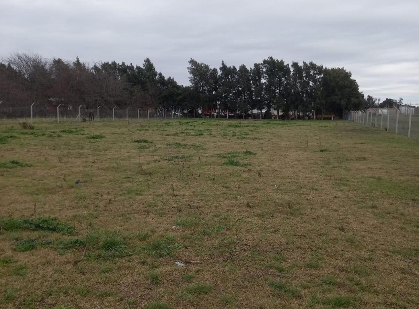Se vende lote de 3590m2 en barrio el cruce