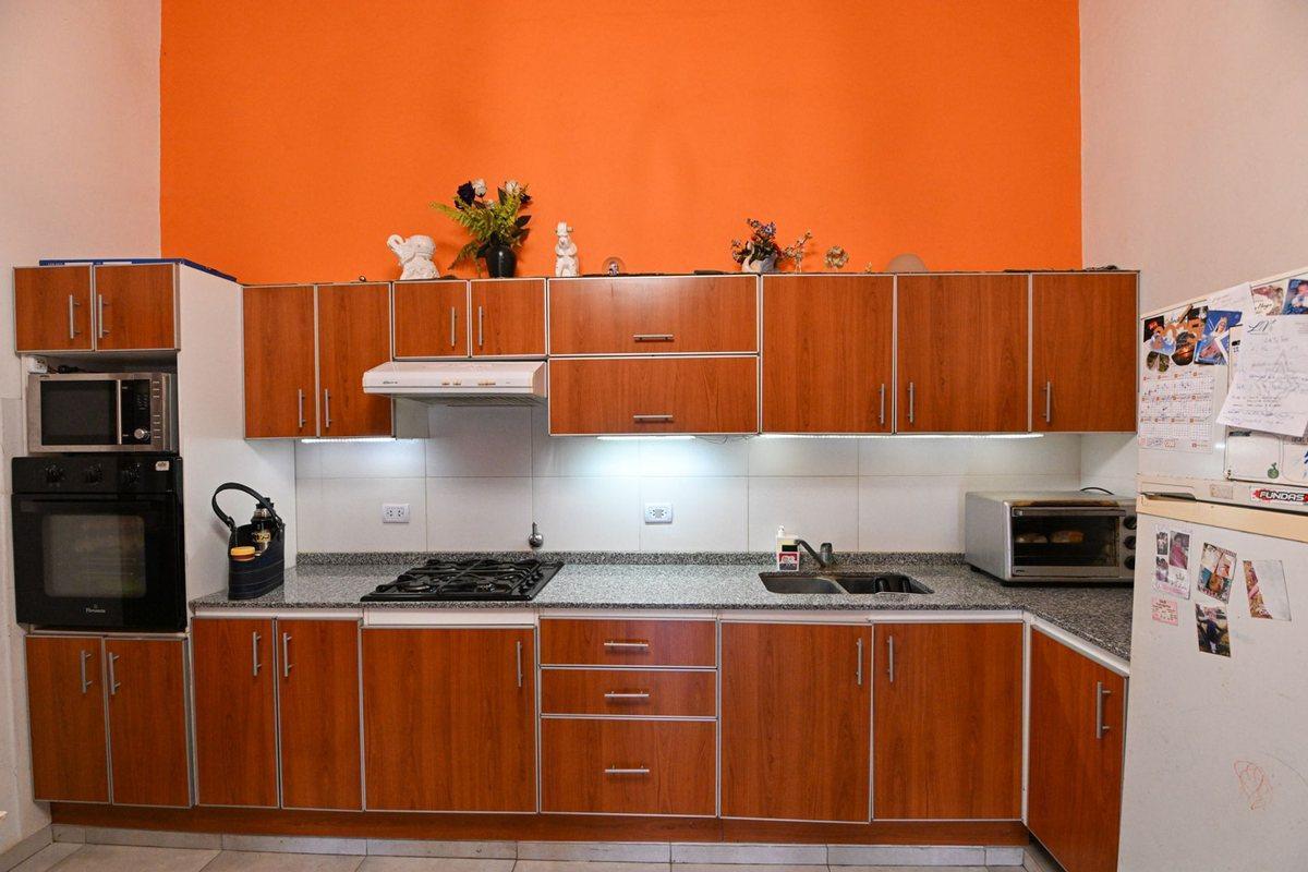 Foto de VENDE CASONA 3 DORMITORIOS SAN EDUARDO, imagen 2