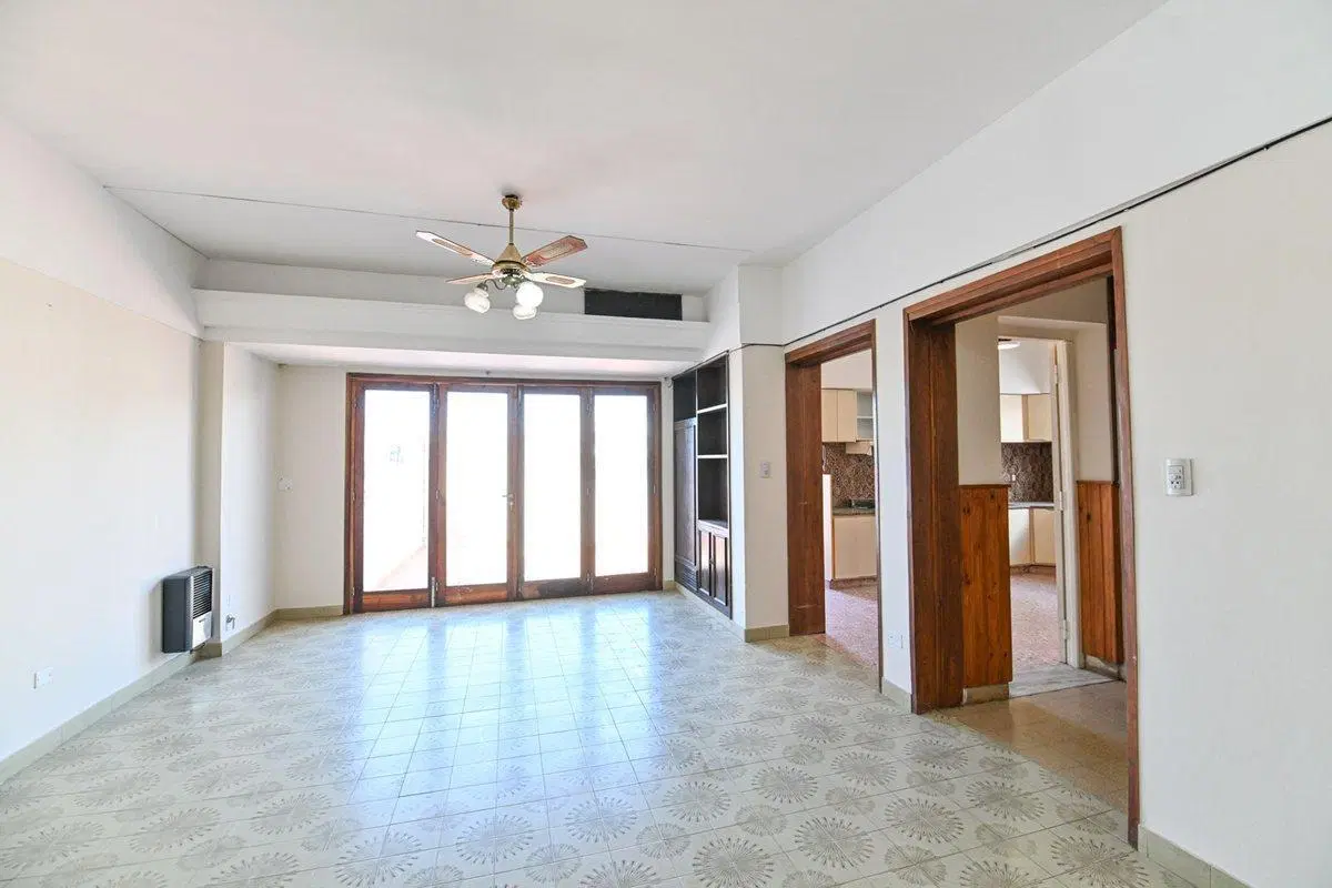 Departamentos + locales céntrico con 600m2 de lote 4