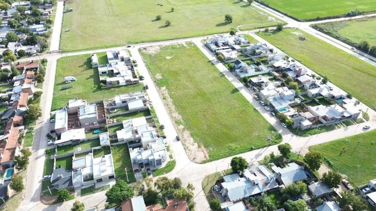 Se vende lote en Masneri y Barberis (Lote 17) 4