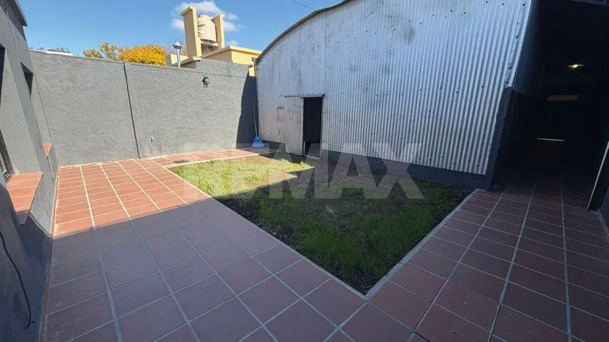 Se vende Dpto. refaccionado c/cochera + galpón 5