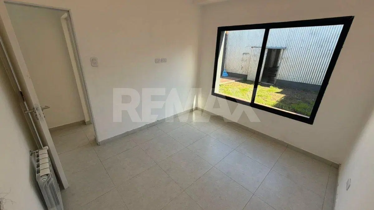 Se vende Dpto. refaccionado c/cochera + galpón 3