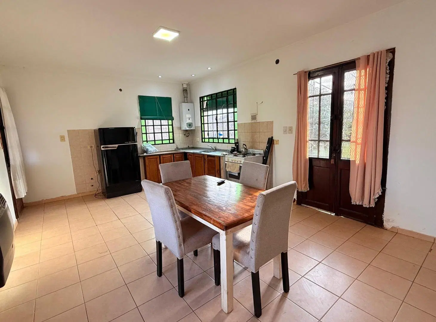 SE VENDE CASA 1 DORMITORIO CON TODOS LOS SERVICIOS 5