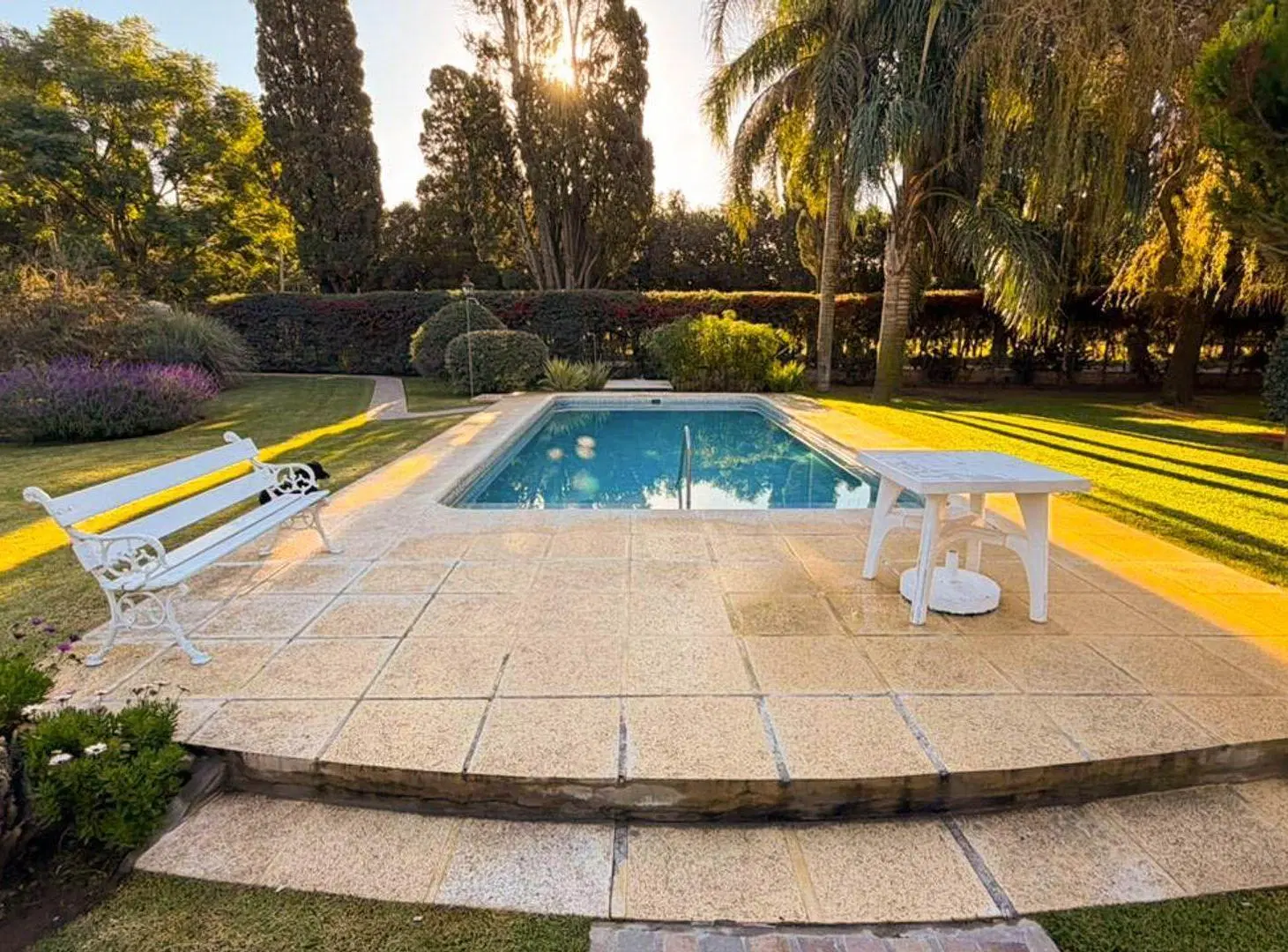 Se vende quinta c/imponente jardin en B° Los Pinos 2