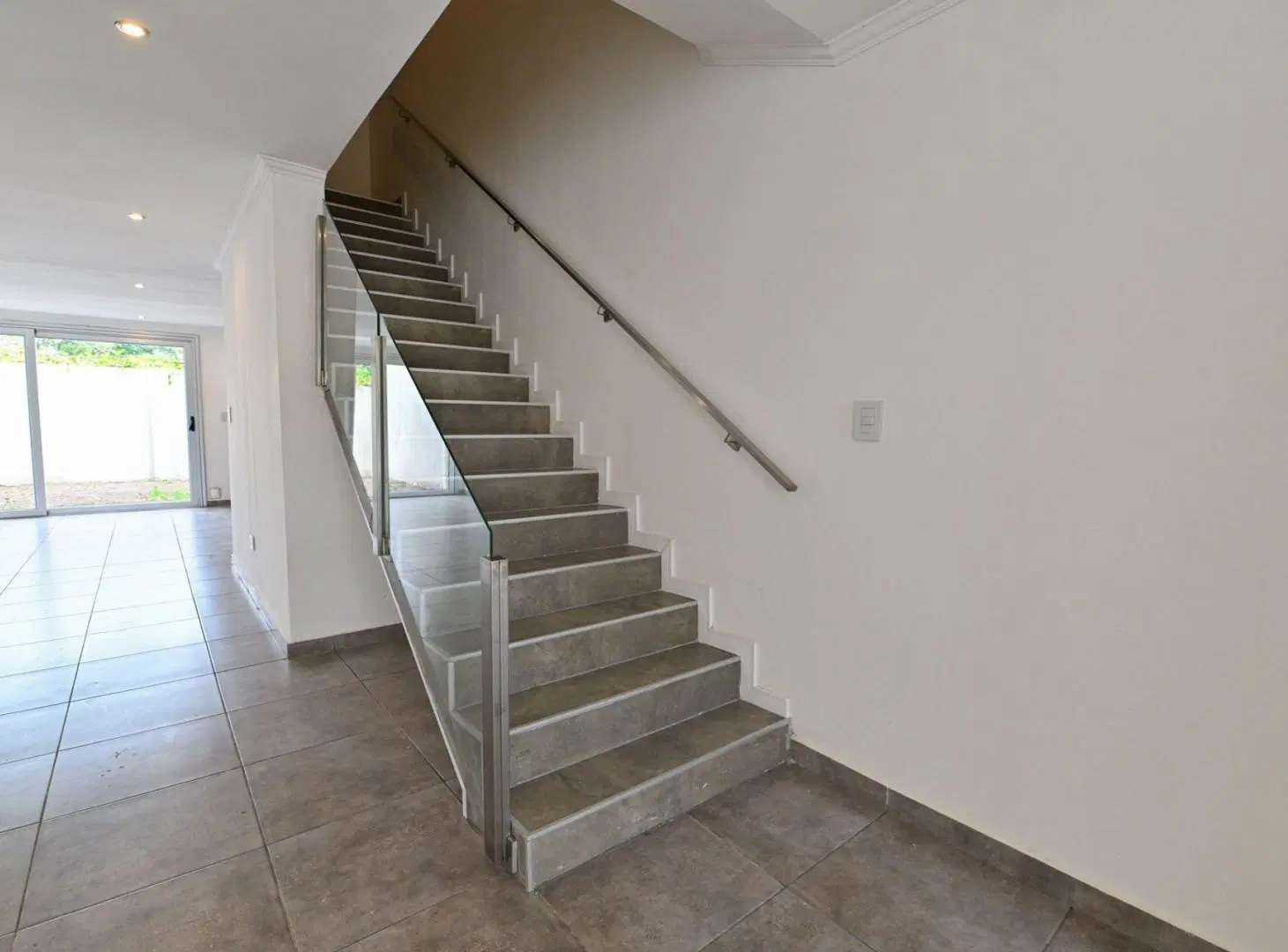 SE VENDE DUPLEX  DOS DORMITORIOS  A ESTRENAR 3