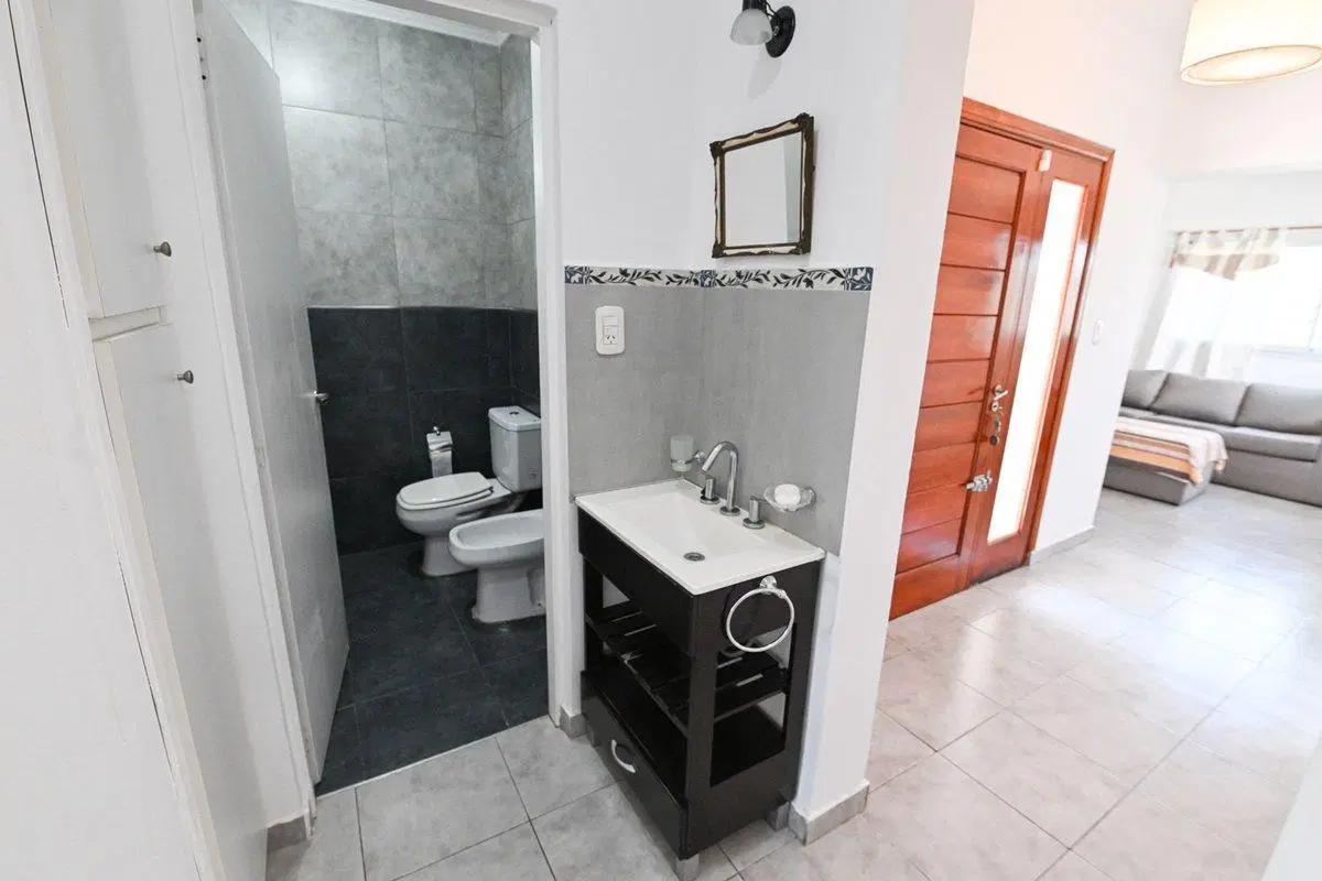 CASA EN VENTA 2/3 DORM. EXCELENTE ESTADO 5