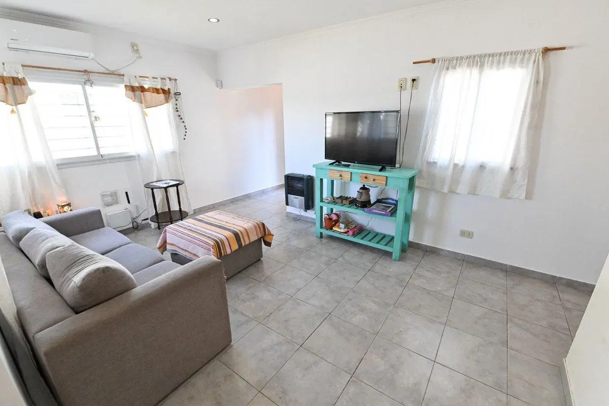 CASA EN VENTA 2/3 DORM. EXCELENTE ESTADO 2