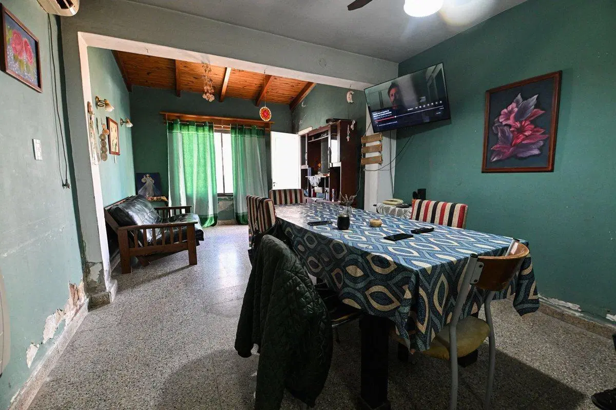 CASA 2 DORMITORIOS CON COCHERA Y GRAN PATIO 5