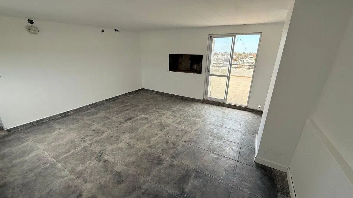 Se vende Local/oficina en Av. Laprida al 400 - VT 5