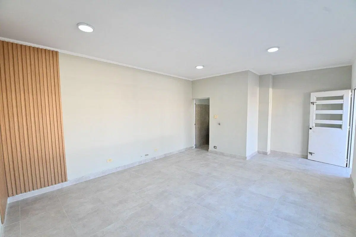 VENTA LOCAL A ESTRENAR, MODERNO Y LUMINOSO 2