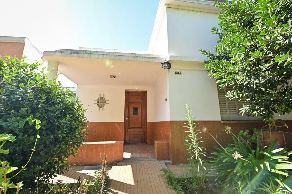 CASA EN VENTA - TERRENO DE 400 M2 MAIPU 1266 2