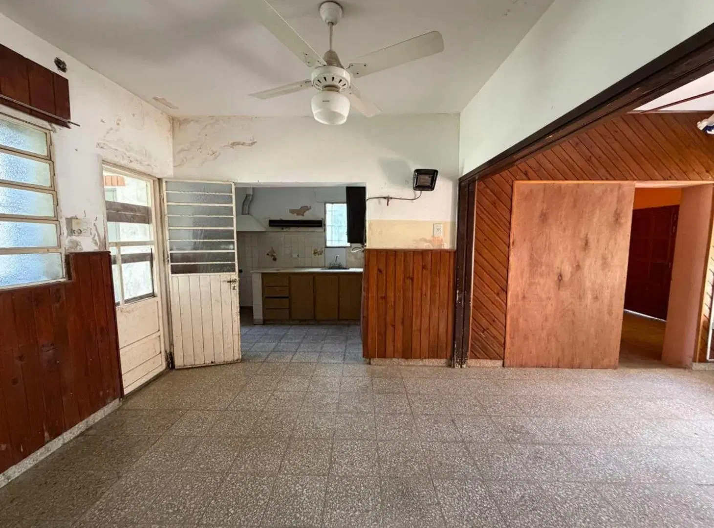 CASA EN VENTA CON AMPLIO TERRENO Y PILETA - MURPHY 3
