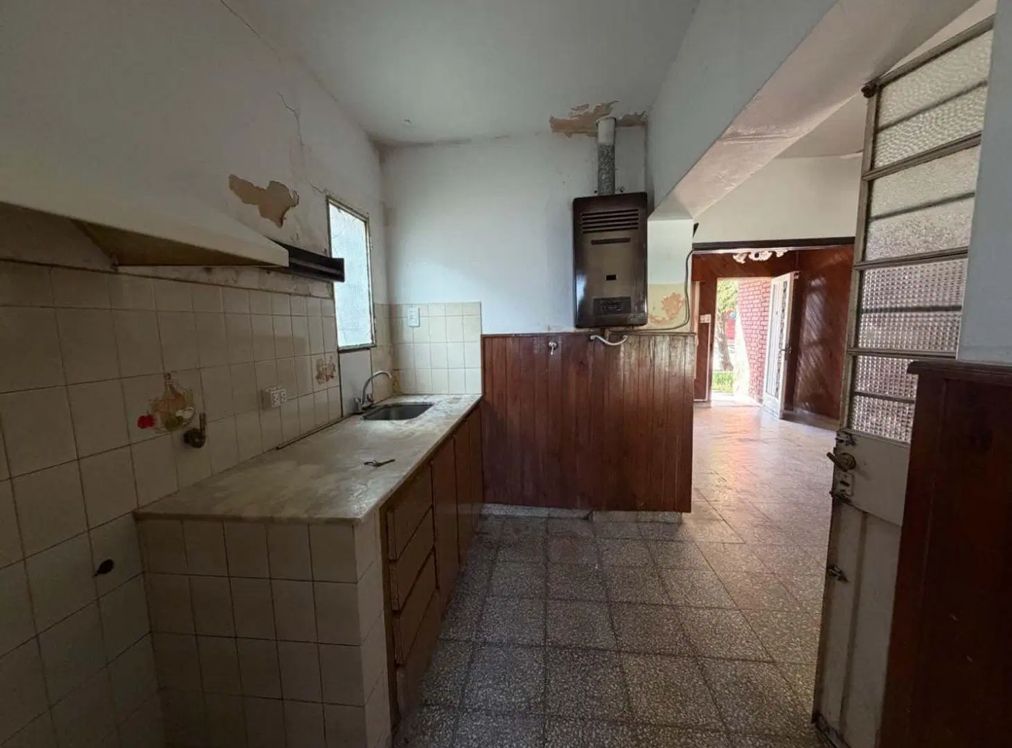 CASA EN VENTA CON AMPLIO TERRENO Y PILETA - MURPHY 4