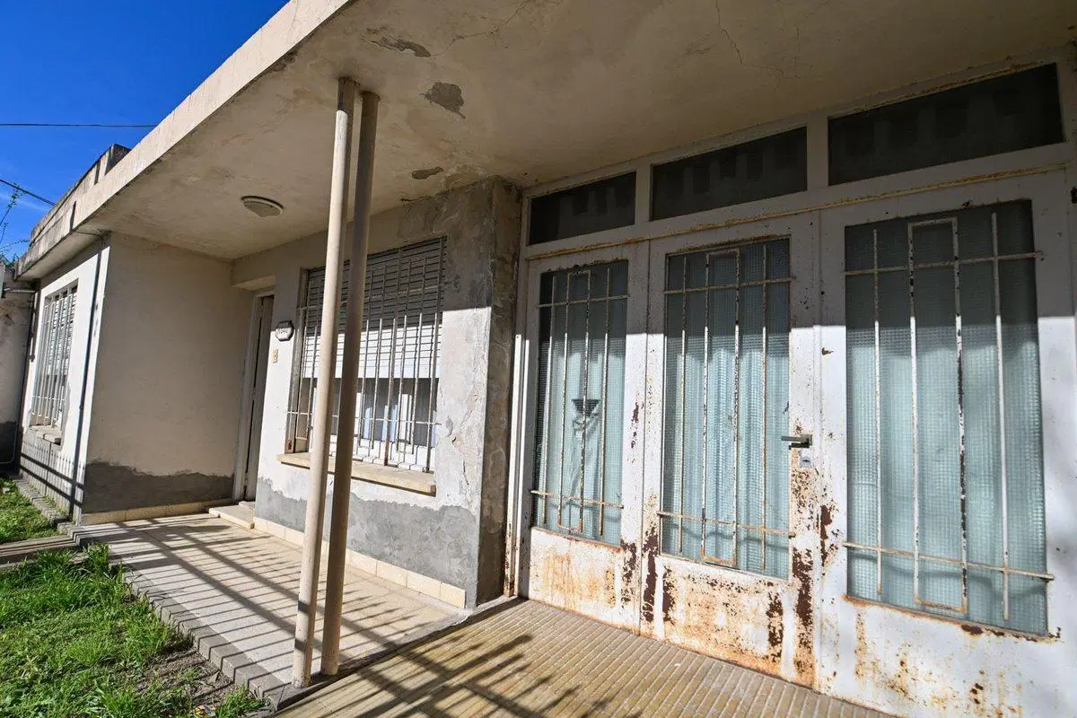 CASA EN VENTA 2 DORMITORIOS COCHERA Y PATIO 2