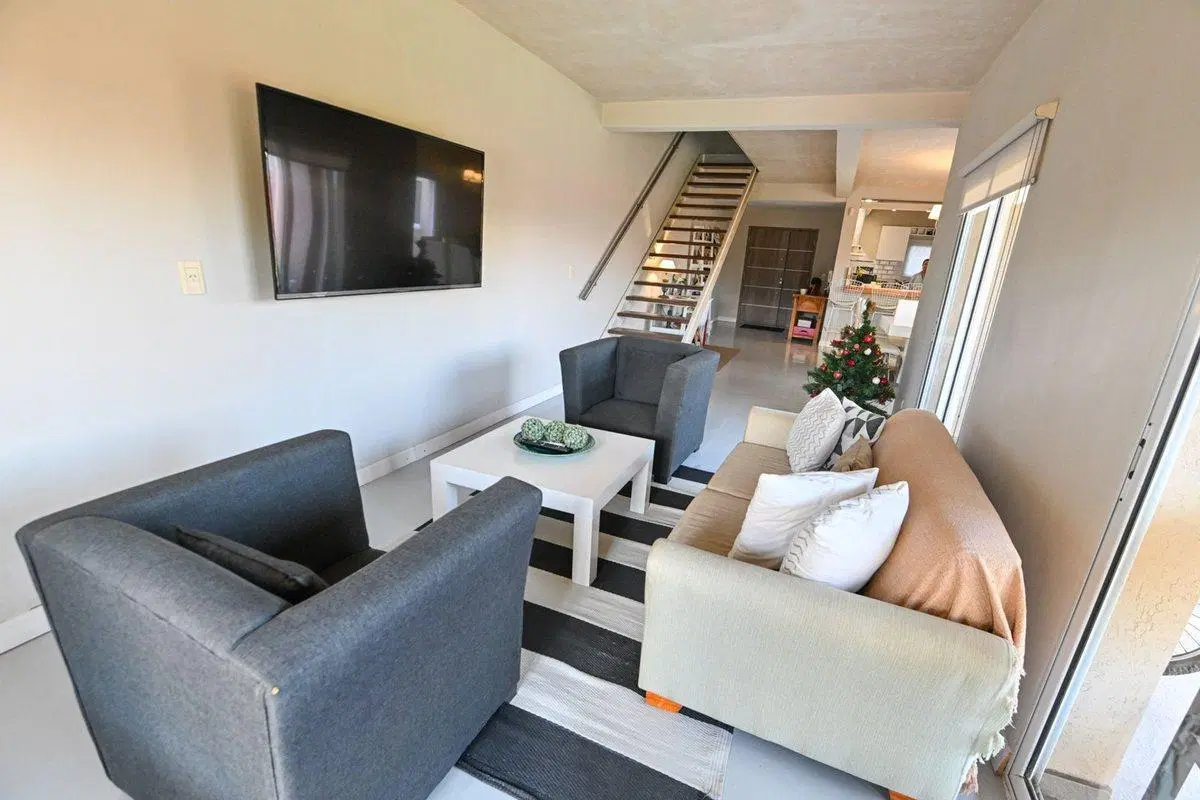 CASA 3 DORMITORIOS - IMPECABLE 2
