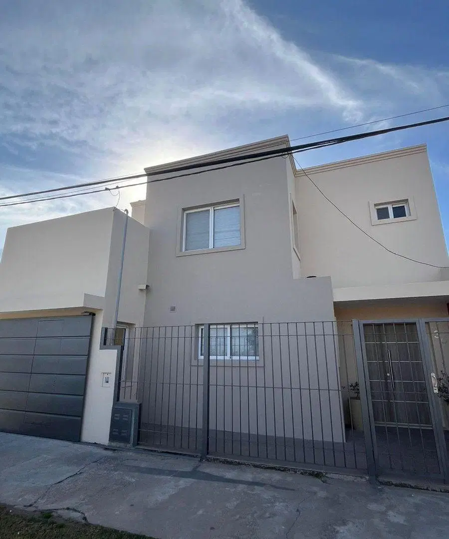 CASA 3 DORMITORIOS - IMPECABLE 5
