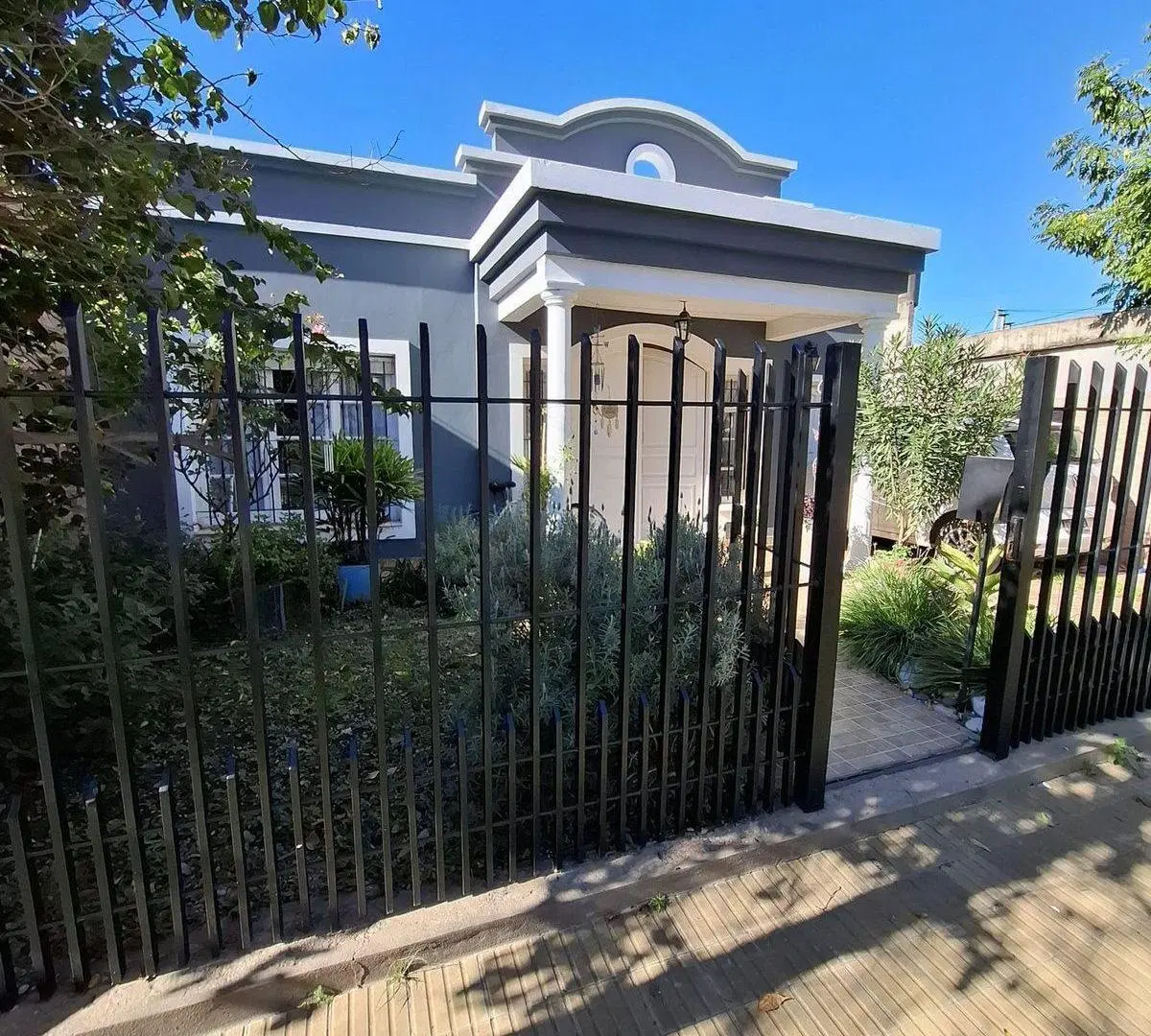Venta Casa de 3 Dormitorios + Quincho + Pileta 4