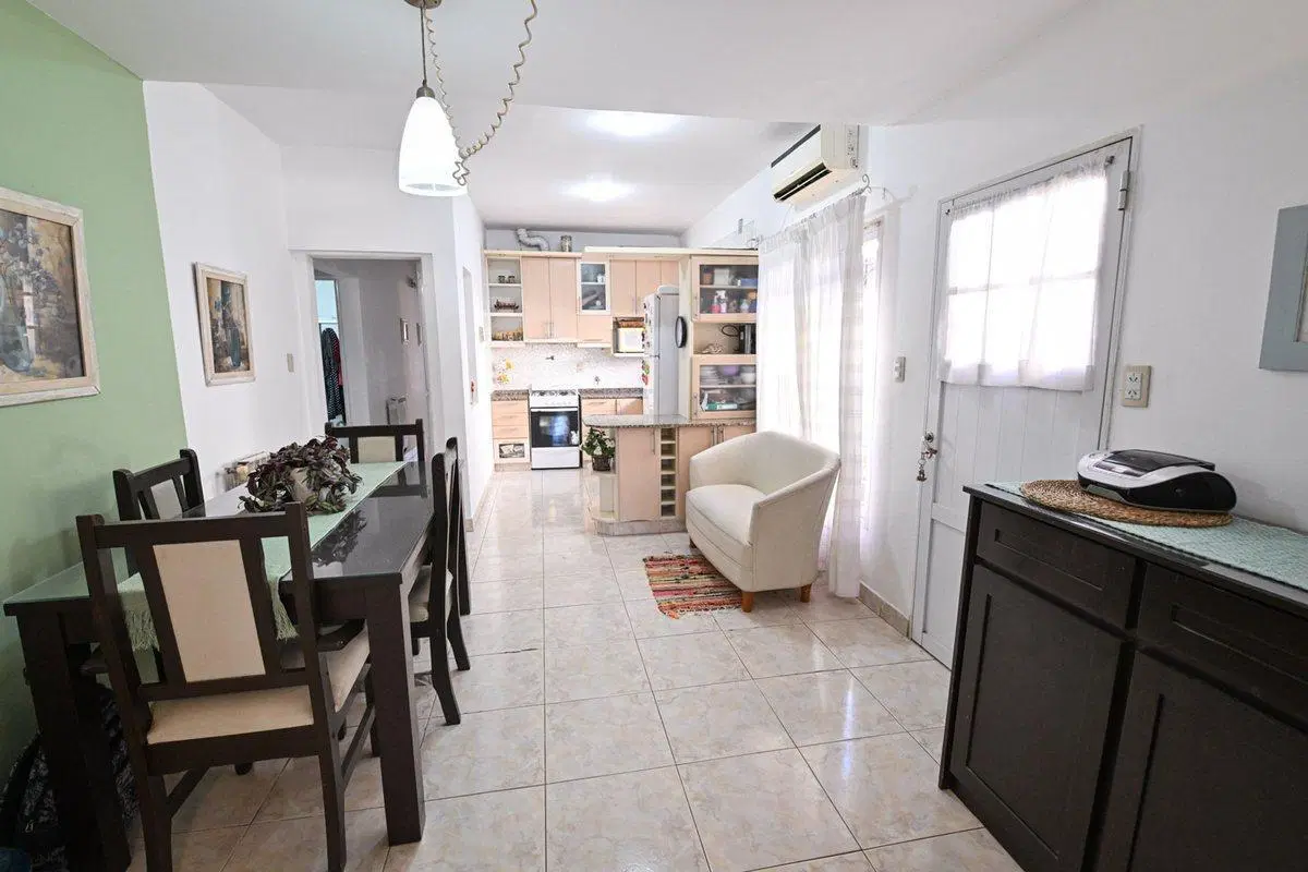 Venta Casa de 3 Dormitorios + Quincho + Pileta 2