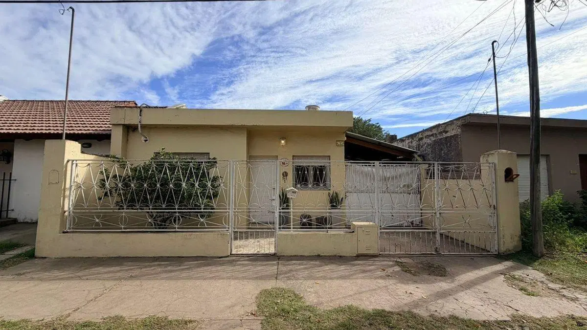 Remax Tendencia vende casa de dos dormitorios 4
