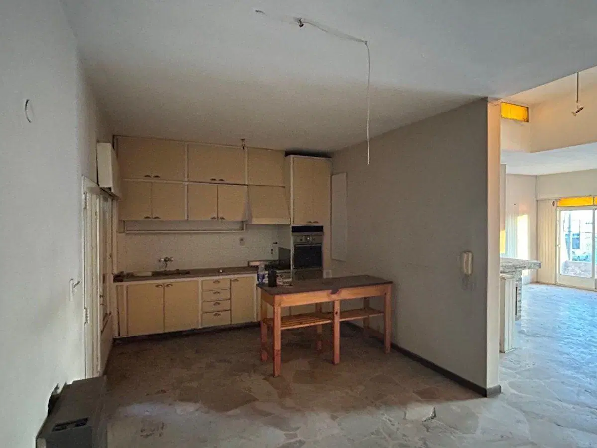 Propiedad con Galpónes, Oficinas y Departamento 3