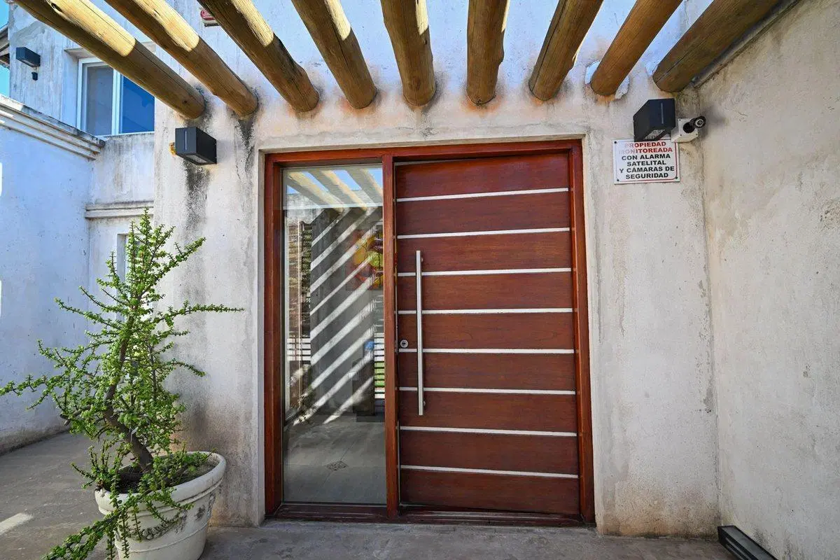 VENTA CASA DE 4 DORMITORIOS PATIO PILETA COCHERA 3