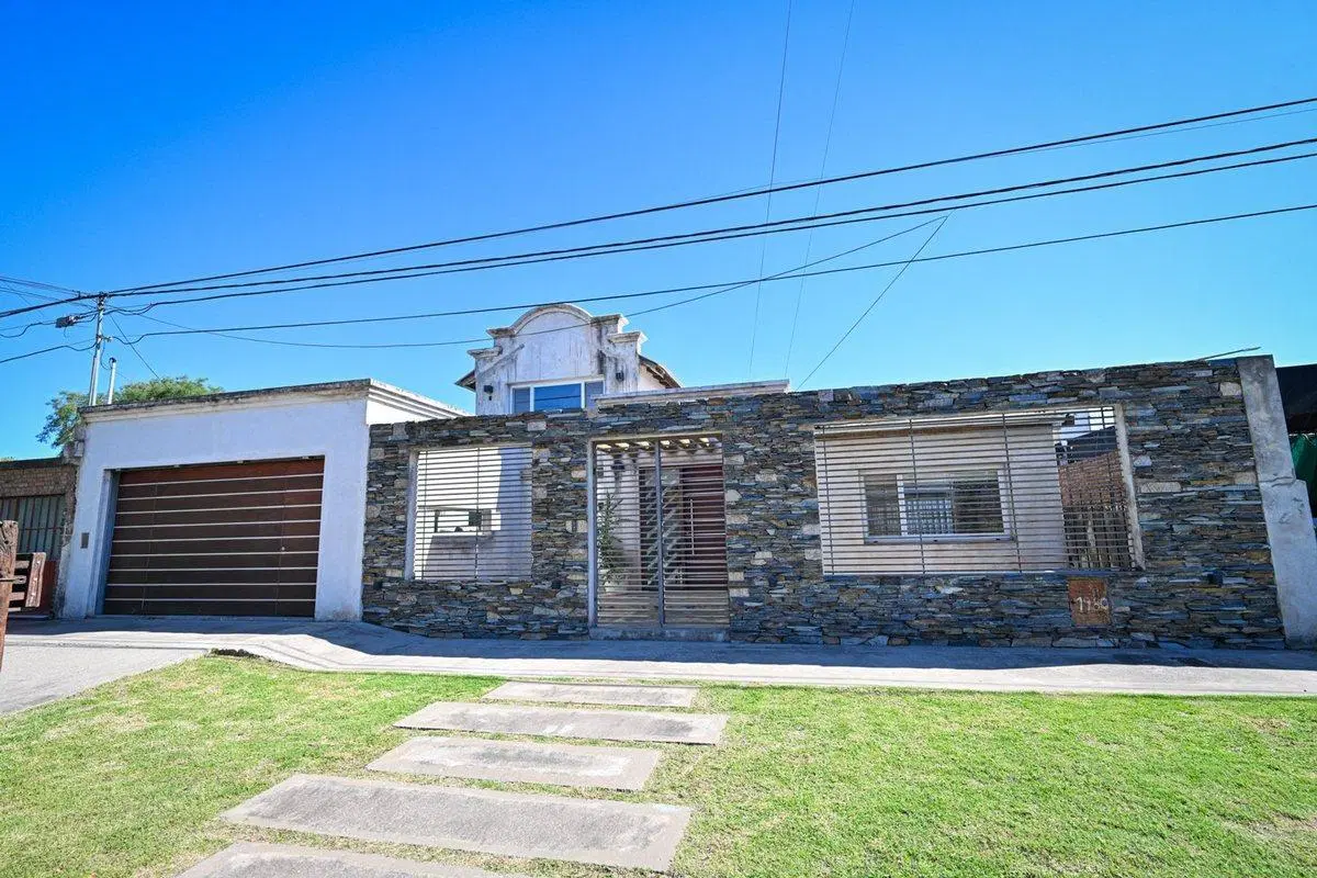 VENTA CASA DE 4 DORMITORIOS PATIO PILETA COCHERA 4