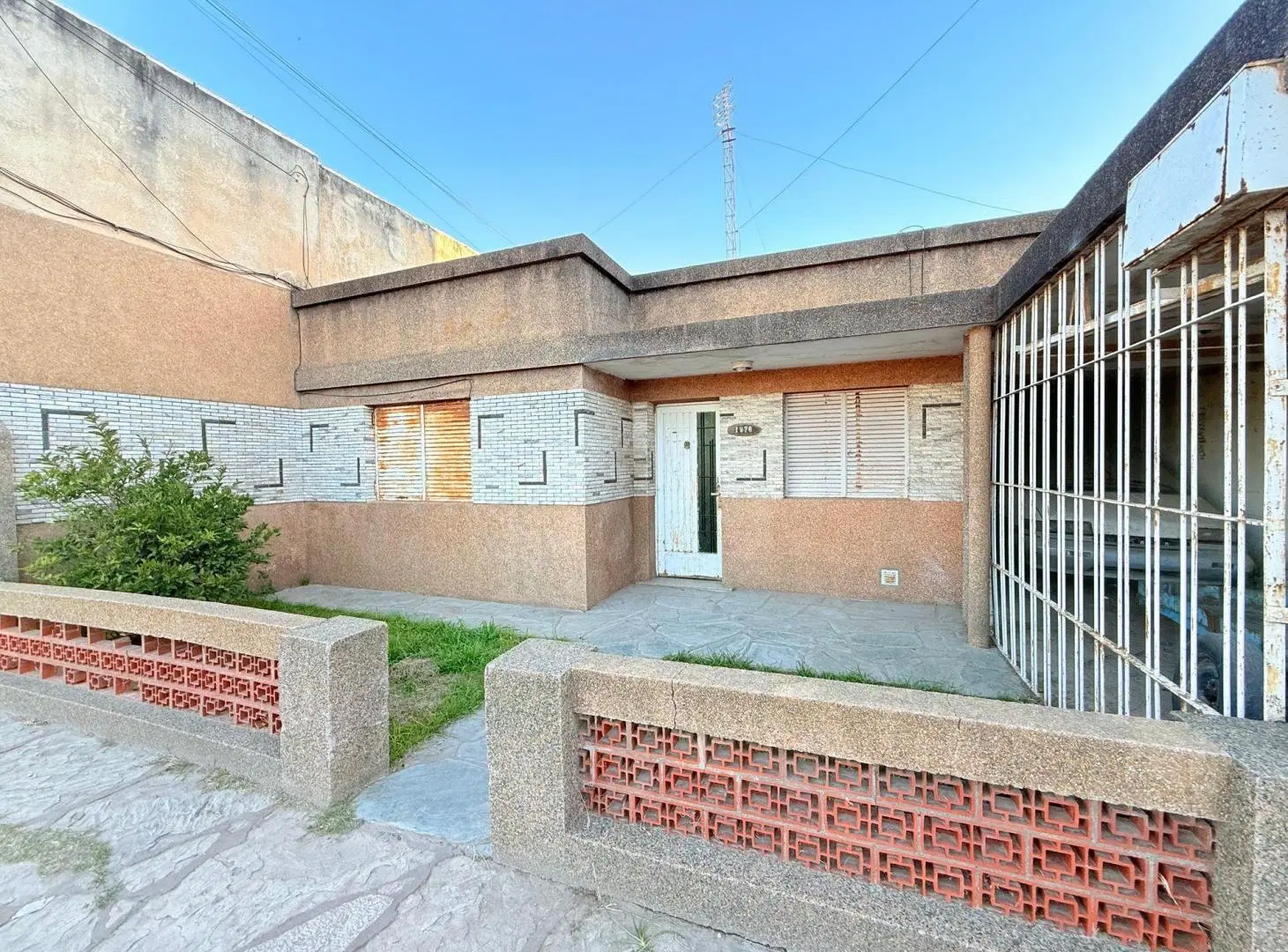 SE VENDE CASA MAS DEPARTAMENTO INTERNO 4