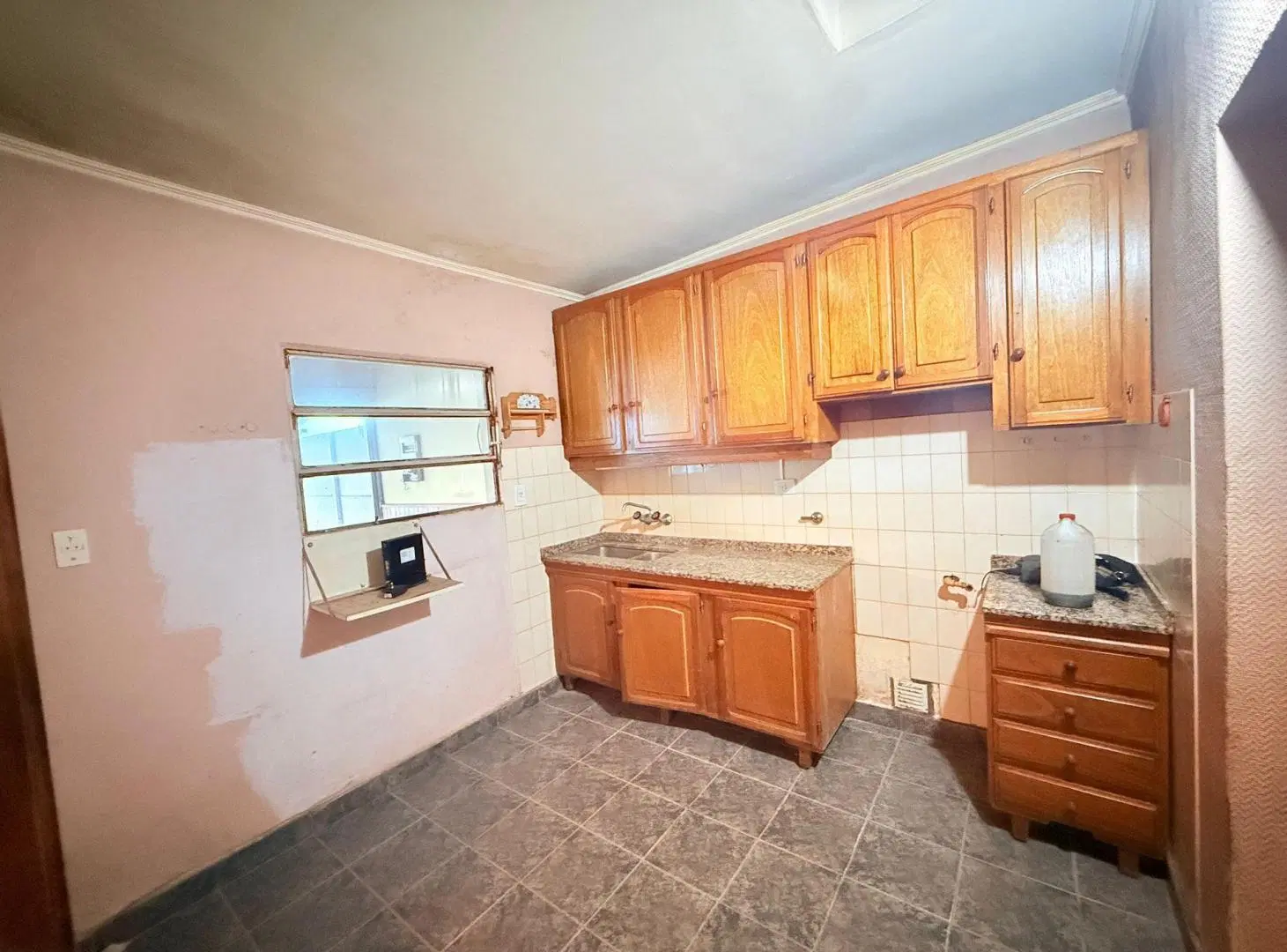 SE VENDE CASA MAS DEPARTAMENTO INTERNO 8
