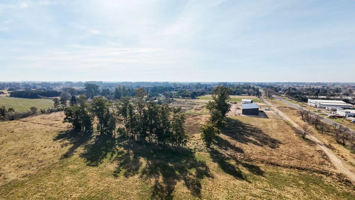 Se vende lote de 3.360 m2 s/Ruta Nac. 33, VT. 5