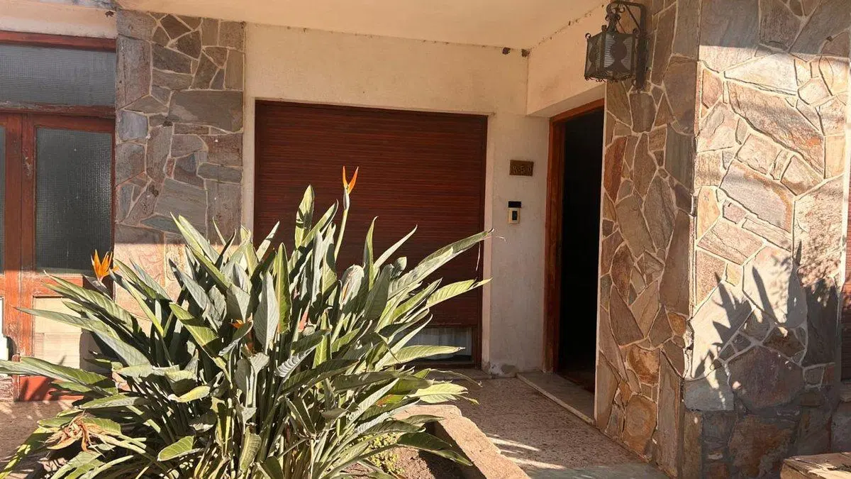 Importante casa de 2 plantas 4