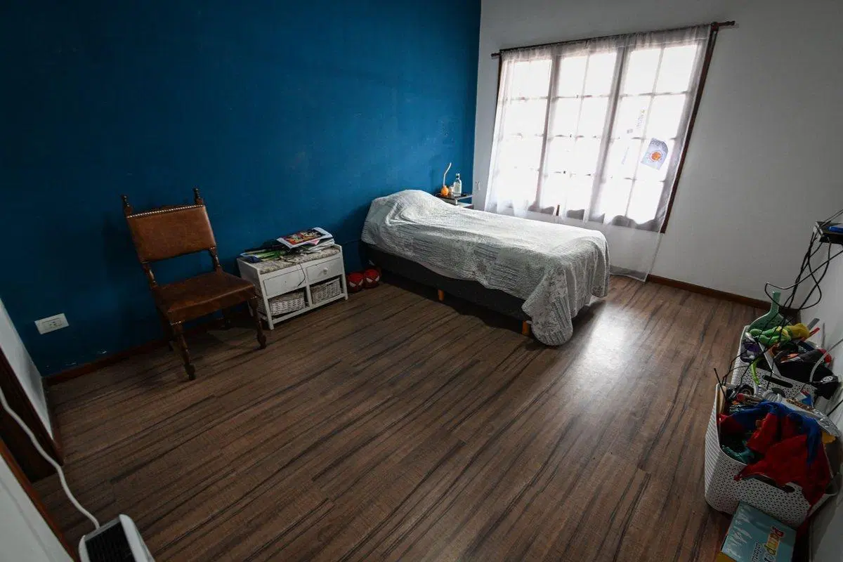 Se vende casa de dos plantas con patio y pileta 5