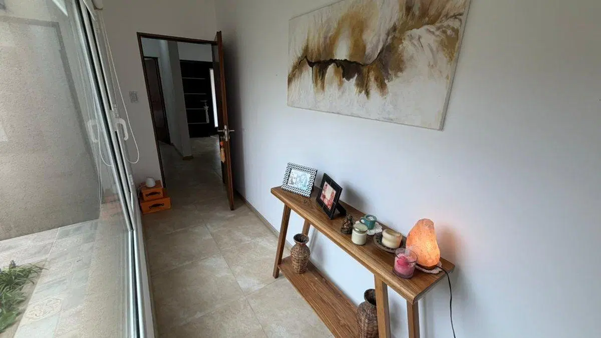 Se vende casa IMPECABLE,2 dorm,zona residencial VT 4