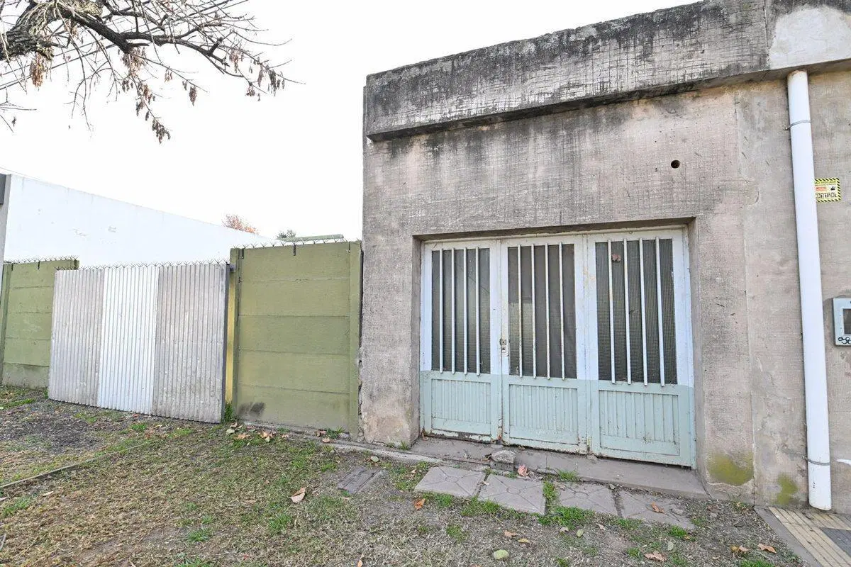 SE VENDE CASA 2 DORM C/ COCH y JARDIN 8