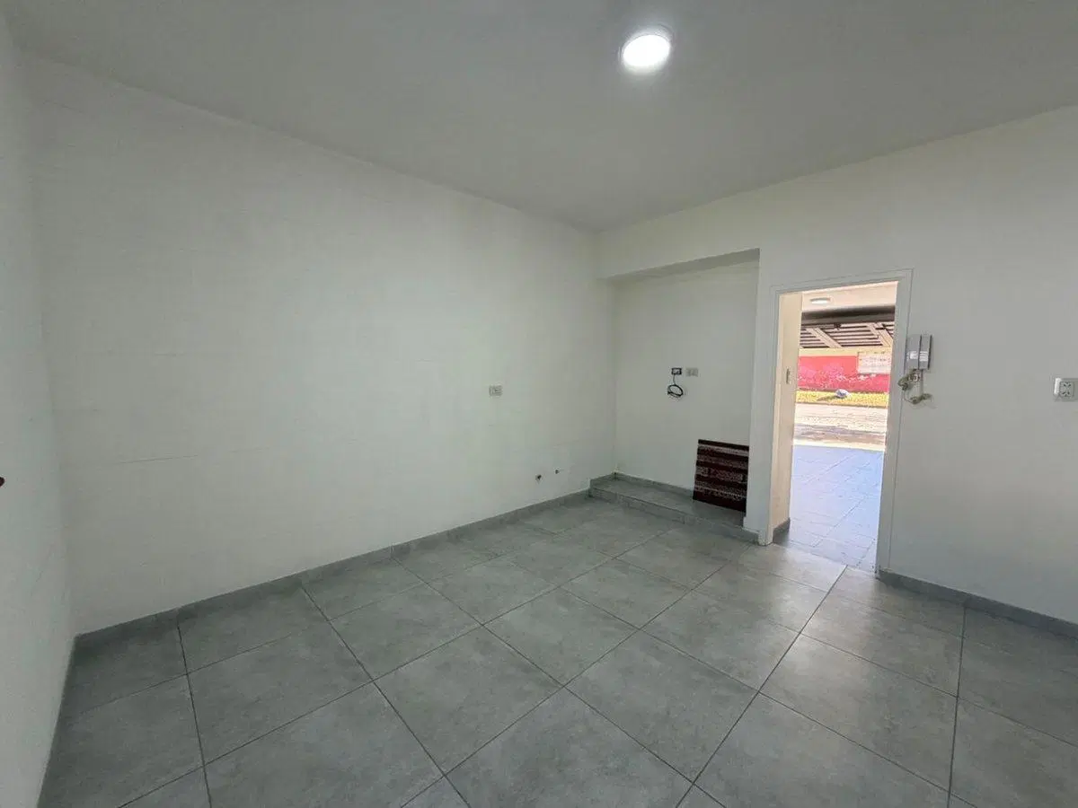 VENTA CASA 2 DORMITORIOS PATIO Y COCHERA 8