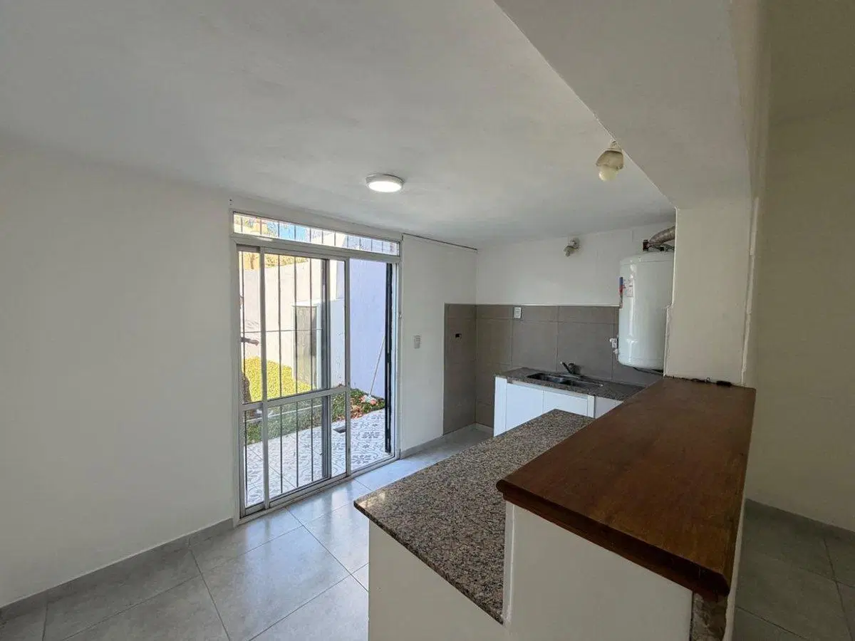 VENTA CASA 2 DORMITORIOS PATIO Y COCHERA 8