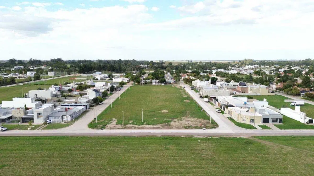 Se vende lote en Masneri y Barberis (Lote 20) 4