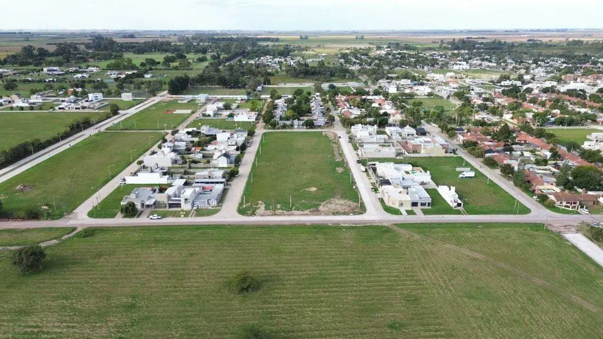 Se vende lote en Masneri y Barberis (Lote 20) 5
