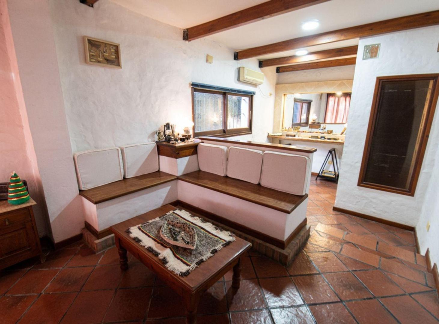 Foto de CASA CON 3 DORMITORIOS Y AMPLIO JARDIN, imagen 4