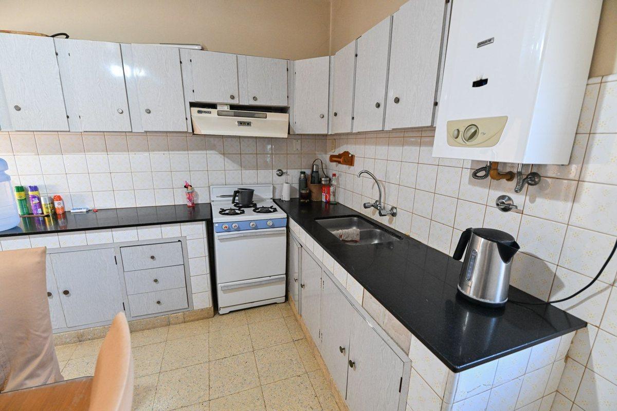 Foto de CASA EN VENTA 2 DORMITORIOS COCHERA Y PATIO, imagen 2