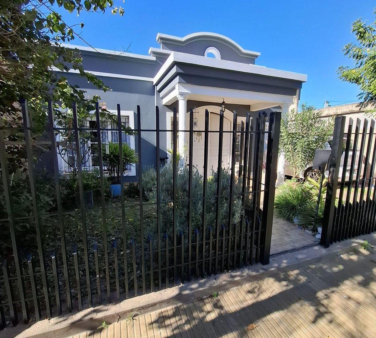 Foto de Venta Casa de 3 Dormitorios + Quincho + Pileta, imagen 5