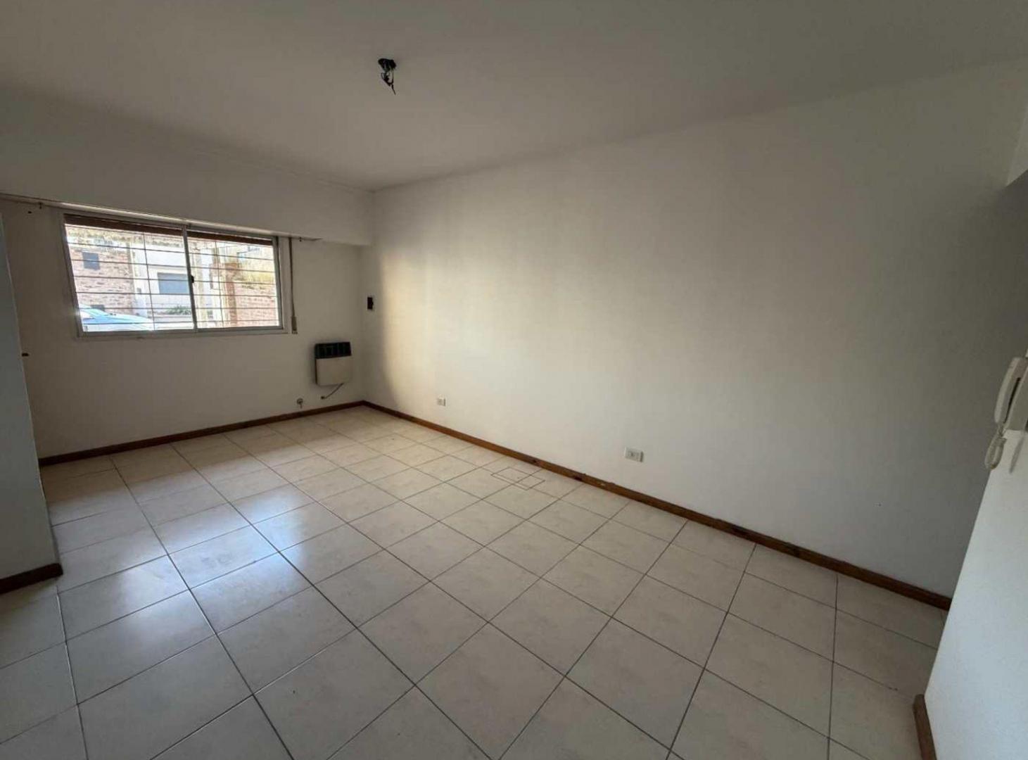Foto de IDEAL INVERSION - DEPTO PB CON COCHERA Y PATIO, imagen 4