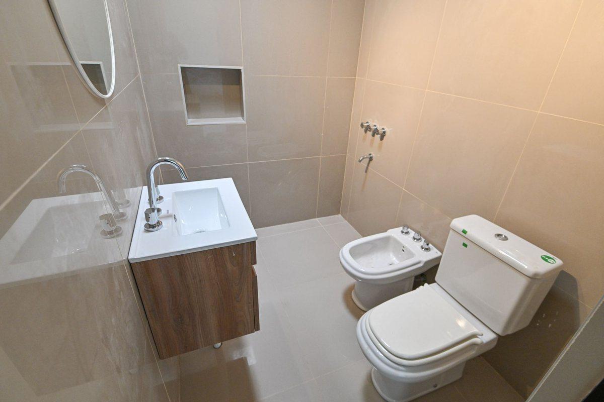 Foto de CASA 2 DORMITORIOS COCHERA y GRAN TERRENO, imagen 5
