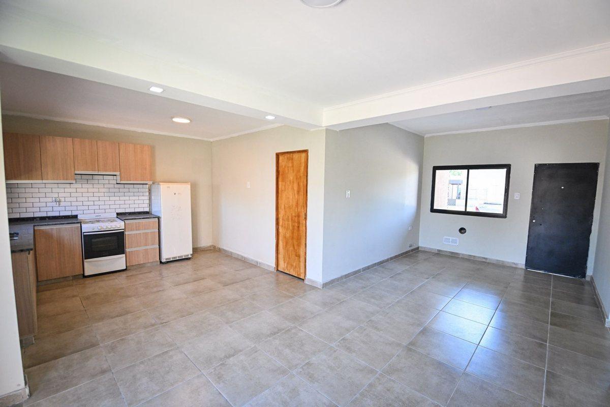 Foto de CASA 2 DORMITORIOS COCHERA y GRAN TERRENO, imagen 4